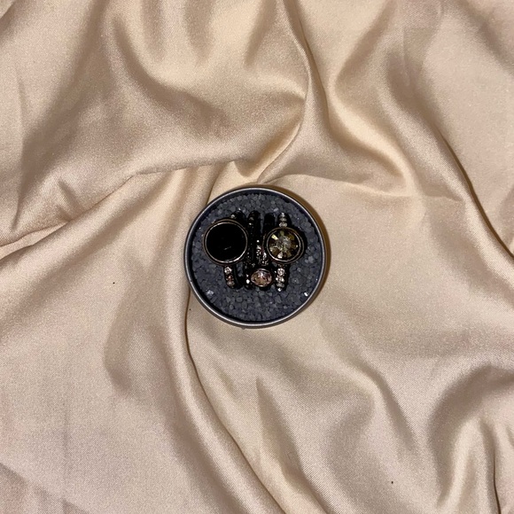 Sparkly Large Ring - Picture 2 of 5